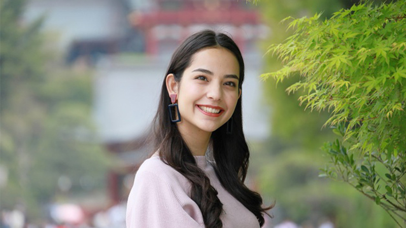 T&iacute;nh năng x&oacute;a ph&ocirc;ng gi&uacute;p chủ thể ch&iacute;nh trở n&ecirc;n nổi bật hơn